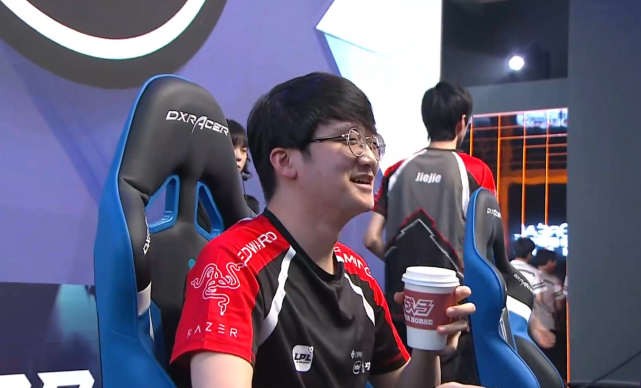 关于DRX翻盘PSG,Scout极限生还后反打焦点之战八强赛,锁定晋级资格的信息 关于DRX翻盘PSG,Scout极限生还后反打焦点之战八强赛,锁定晋级资格的信息