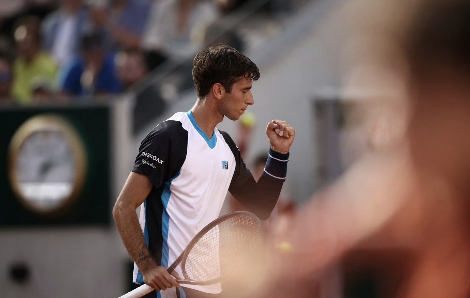 澳大利亚网球队轻取法国网球队,西西帕斯制霸全场的简单介绍 澳大利亚网球队轻取法国网球队,西西帕斯制霸全场的简单介绍