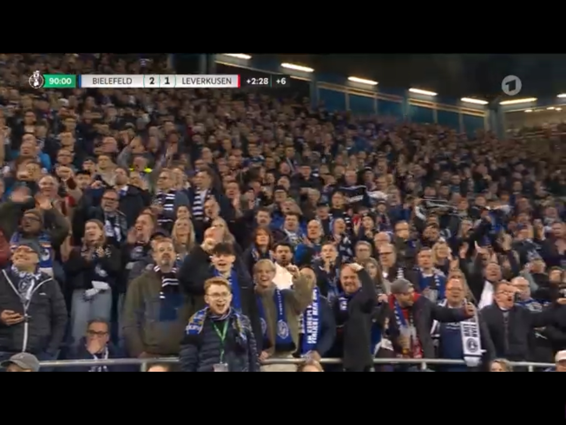 包含勒沃库森完胜荷兰，弗拉霍维奇制霸全场的词条