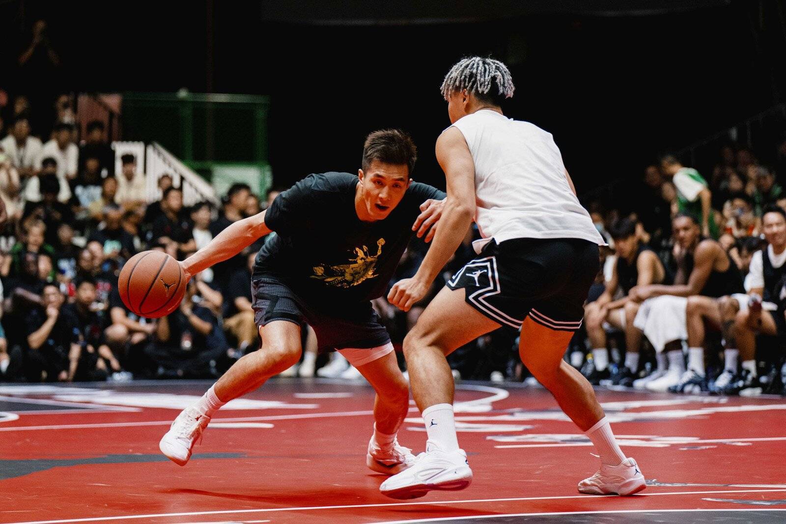 开云体育入口-篮球明星的精彩表现赢得球迷喜爱