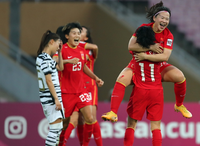 开云足球直播-南美洲女足队在比赛中力挫对手，夺冠