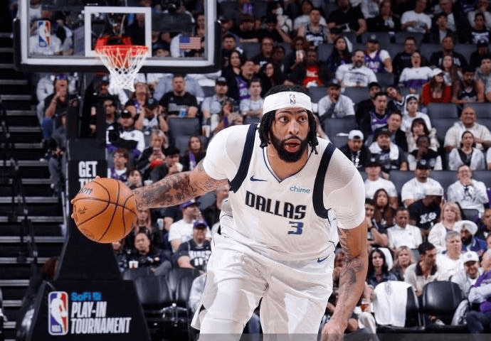 开云下载-勇士客场击败独行侠，客场优势明显