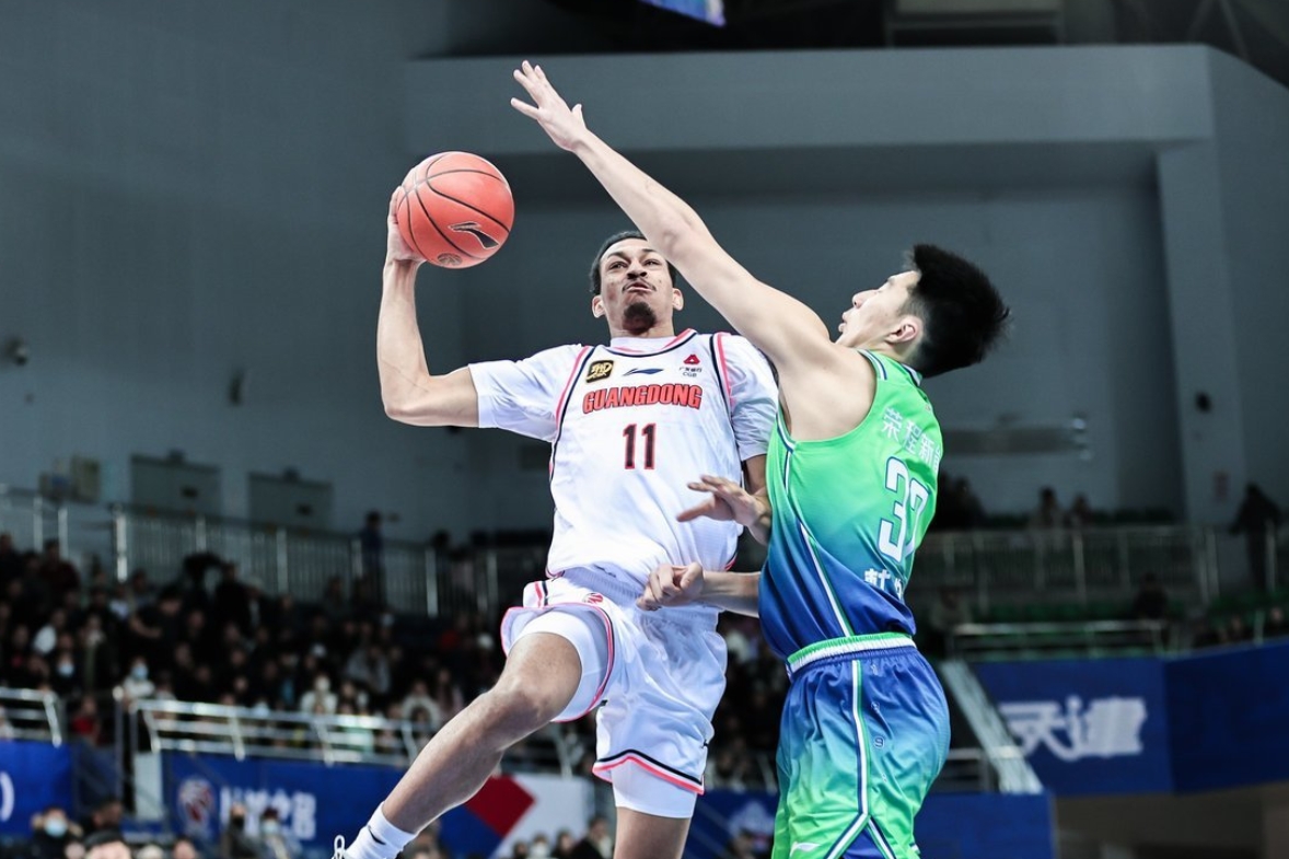 广东队在较量中击败上海,实力出众 广东队在较量中击败上海,实力出众