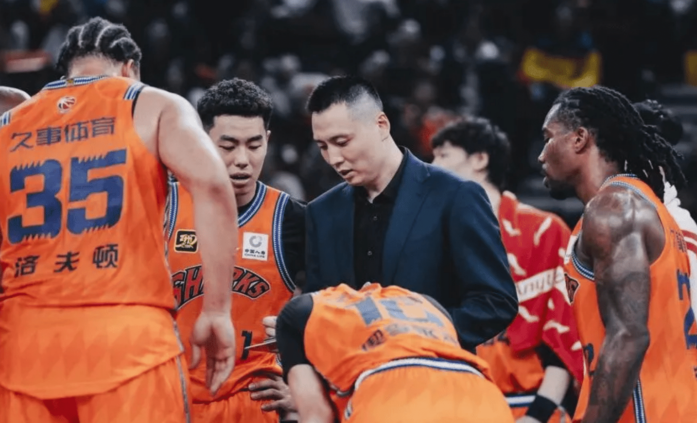 广东队在较量中击败上海,实力出众 广东队在较量中击败上海,实力出众