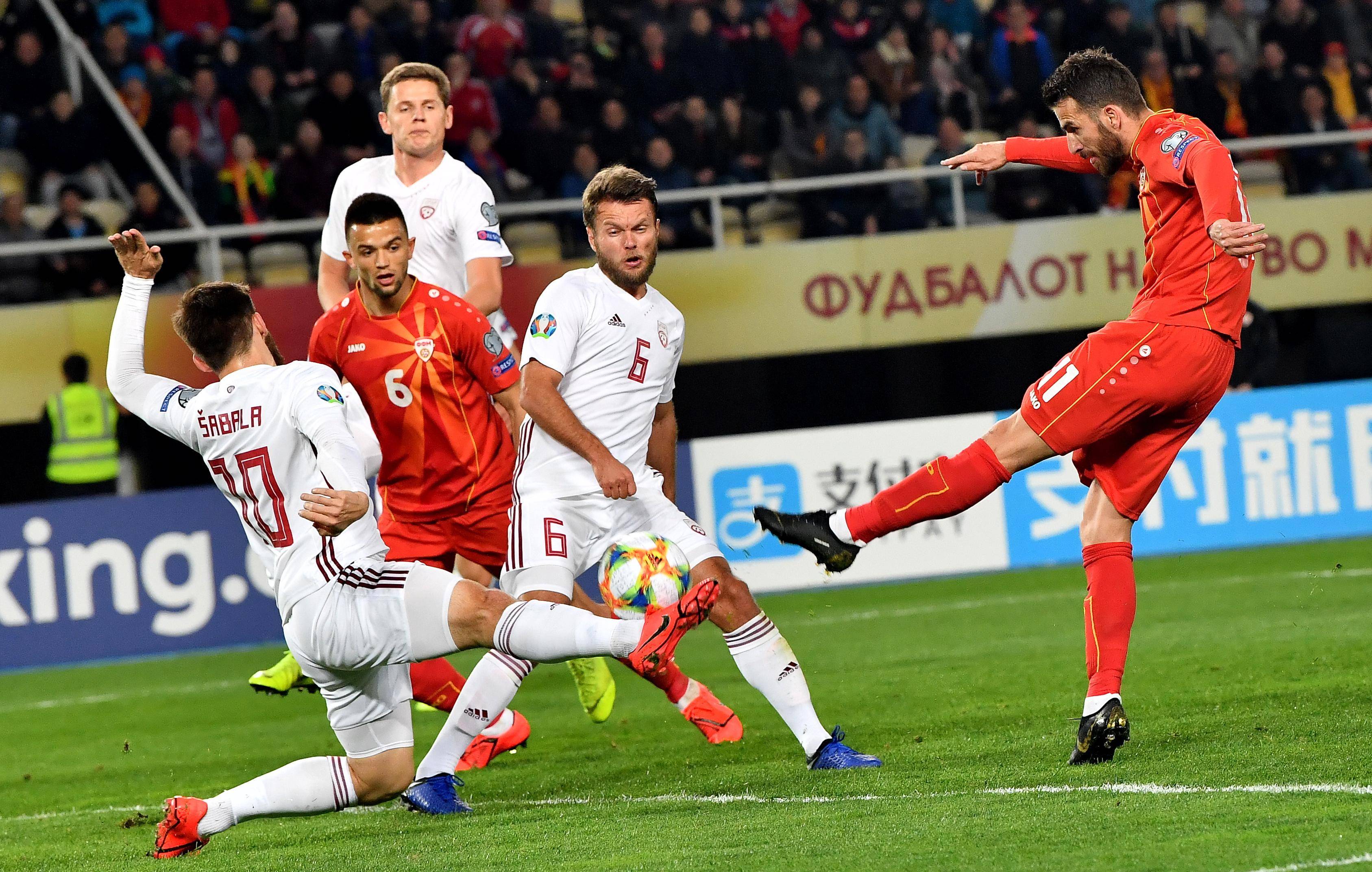 包含俄罗斯队将在客场挑战斯洛伐克，冲击晋级的词条