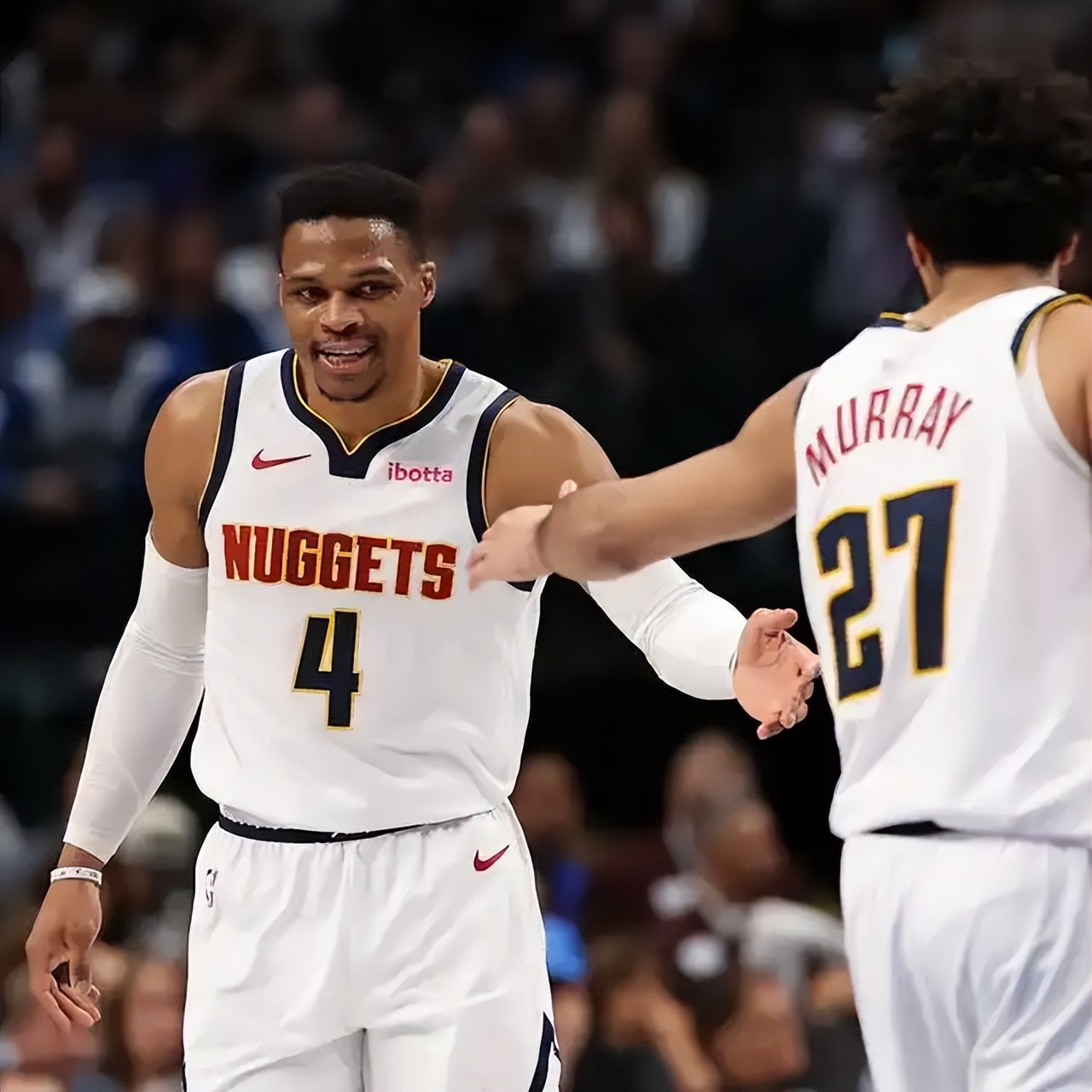 关于雄鹿轻取老鹰，全队发挥出色取得连胜的信息