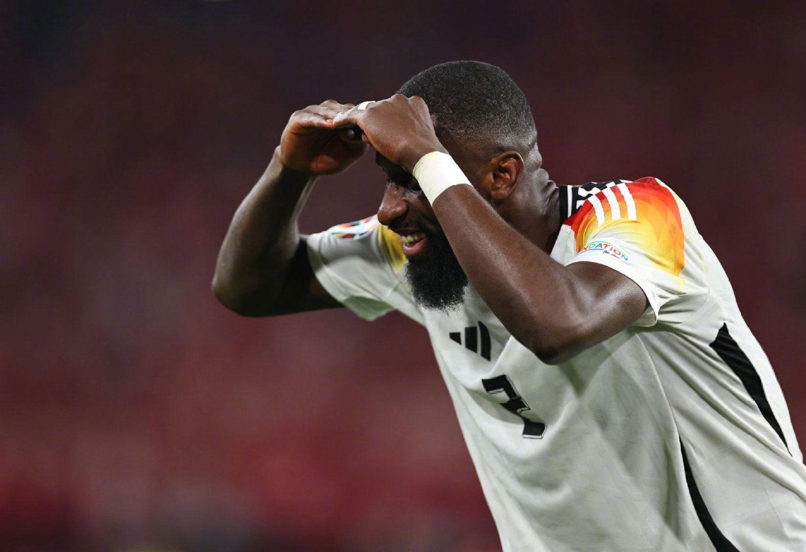 关于西班牙选手表现突出，赢得掌声的信息