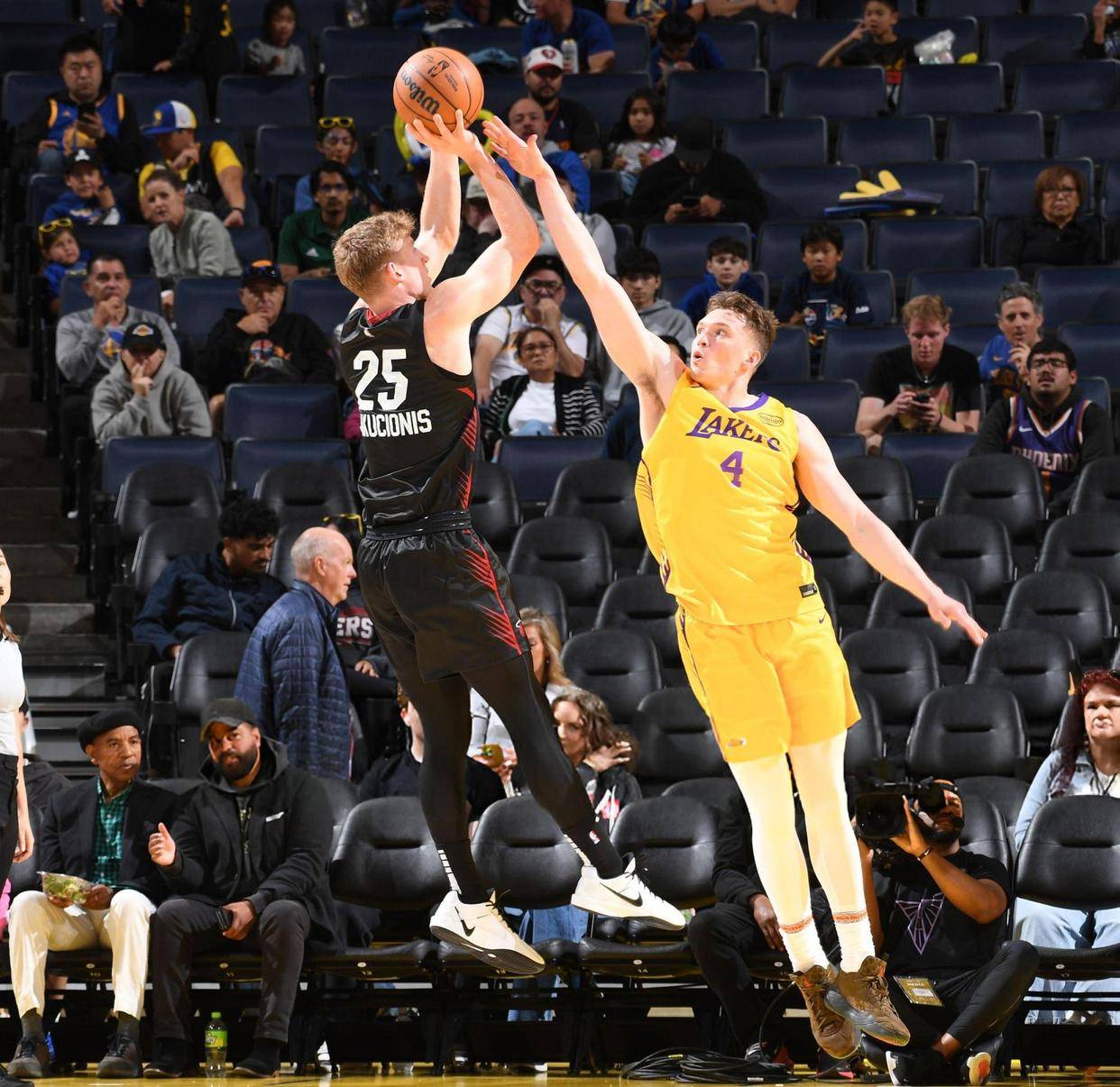 包含热火势不可挡，湖人队接连受挫的词条