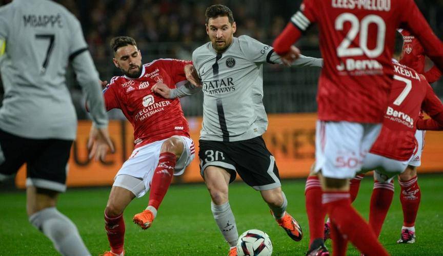 关于里昂主场逼平雷恩，双方互不相让的信息