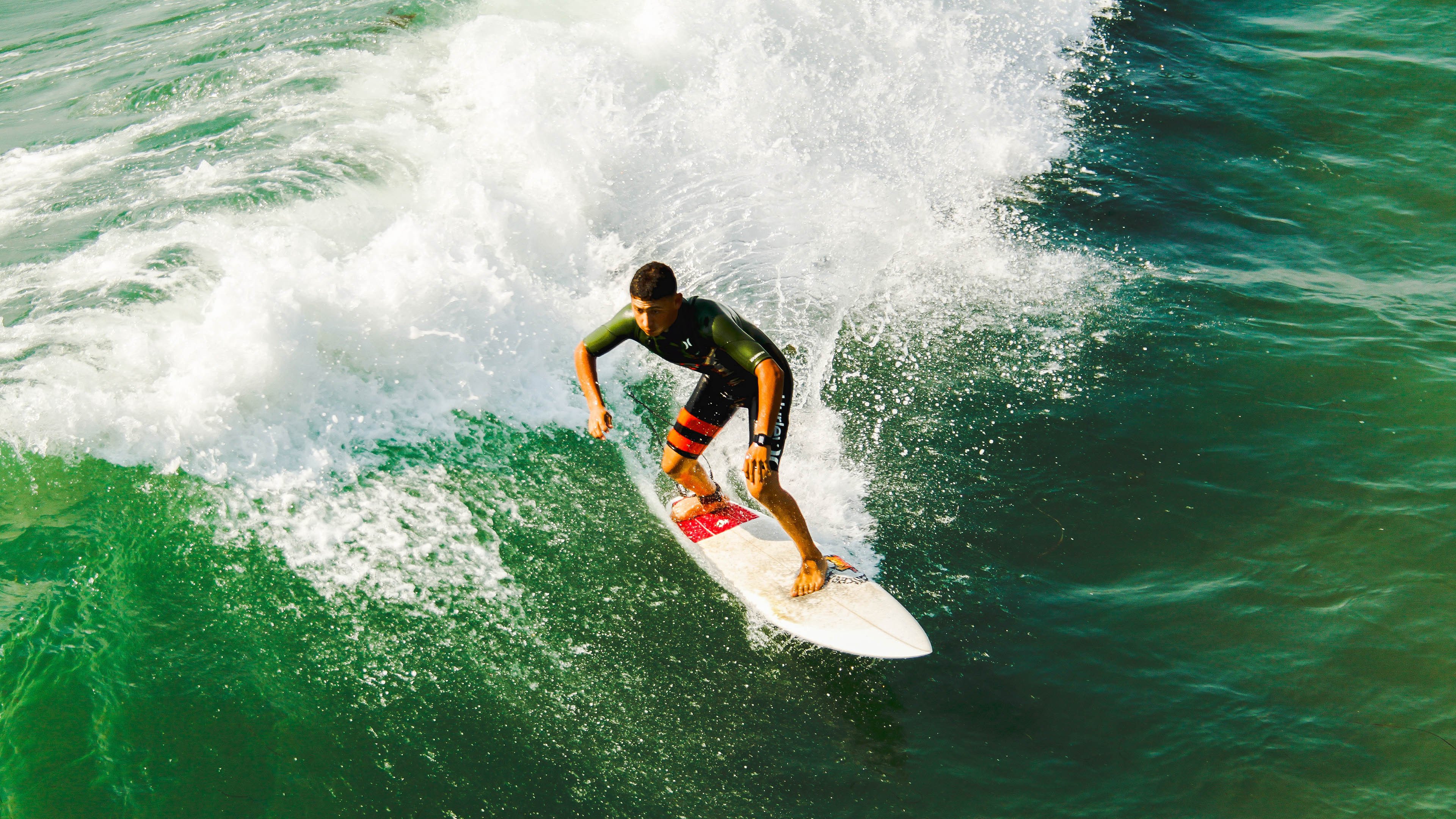 开云体育中国-当边界被冲垮，乌克兰战火、加拿大救援与卡塞米罗的F1逆袭—一场关于接管的时代寓言