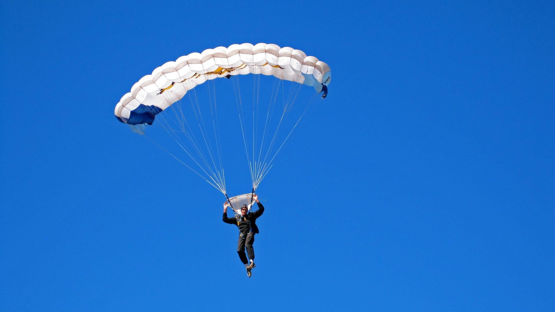 开云下载-从拉沃尔杯到美网，兹维列夫如何用翻盘之火点燃赛场